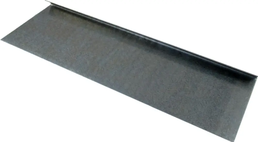 Abschirmblech aus Metall mit gebogener Kante, geeignet für elektrische Anwendungen. Produkt von Wolf, zur Reduzierung elektromagnetischer Störungen.